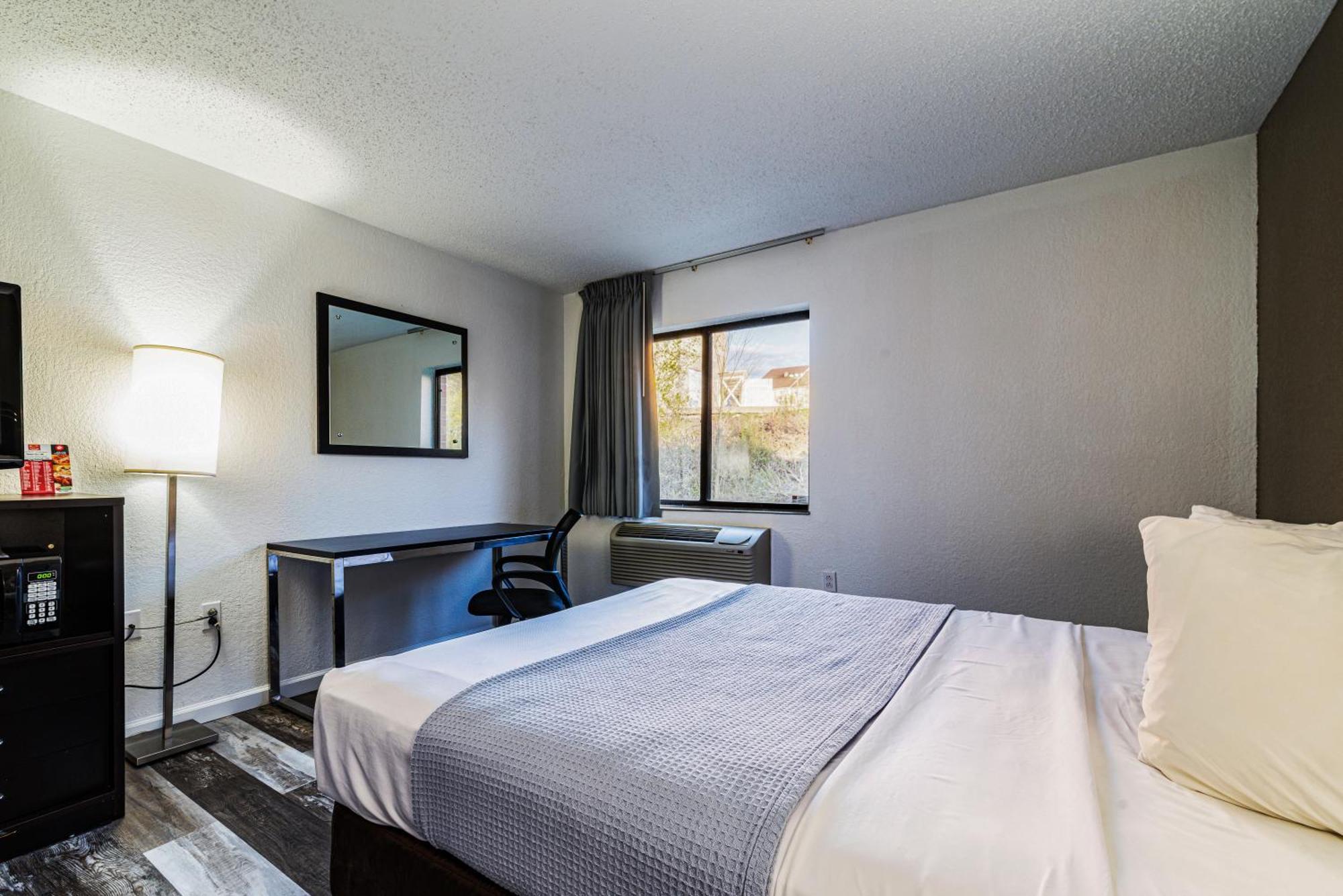 Econo Lodge Cleveland Southeast - Kent Стритсборо Экстерьер фото