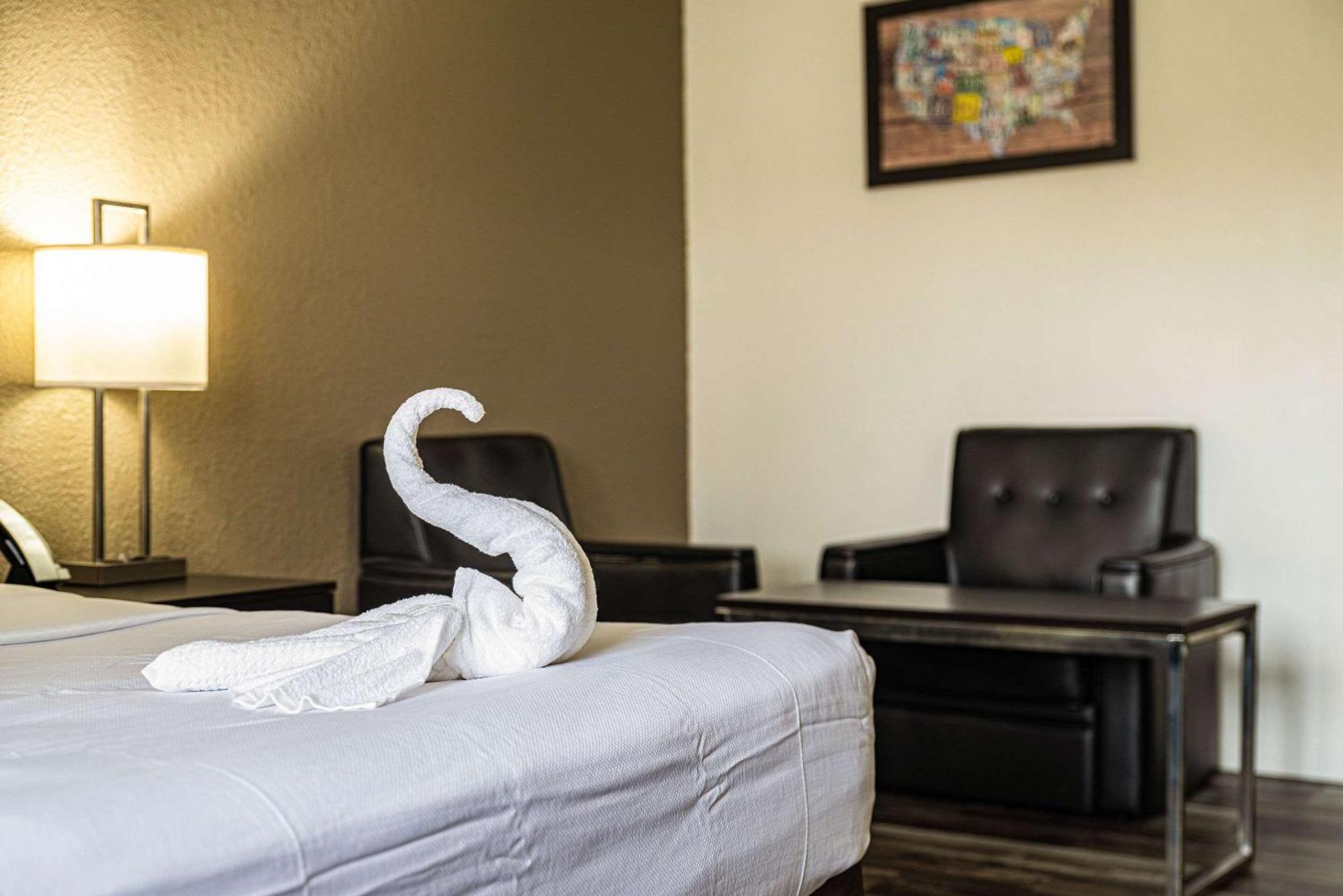 Econo Lodge Cleveland Southeast - Kent Стритсборо Экстерьер фото
