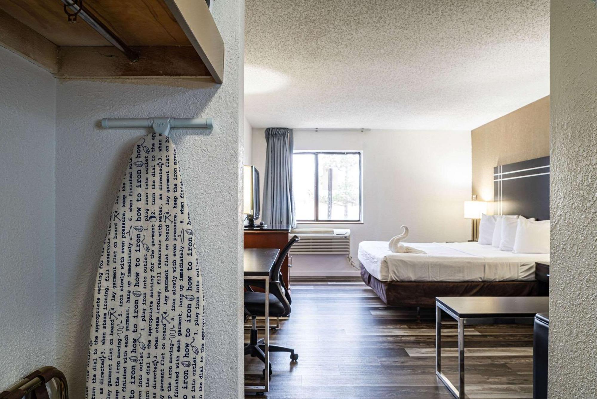 Econo Lodge Cleveland Southeast - Kent Стритсборо Экстерьер фото