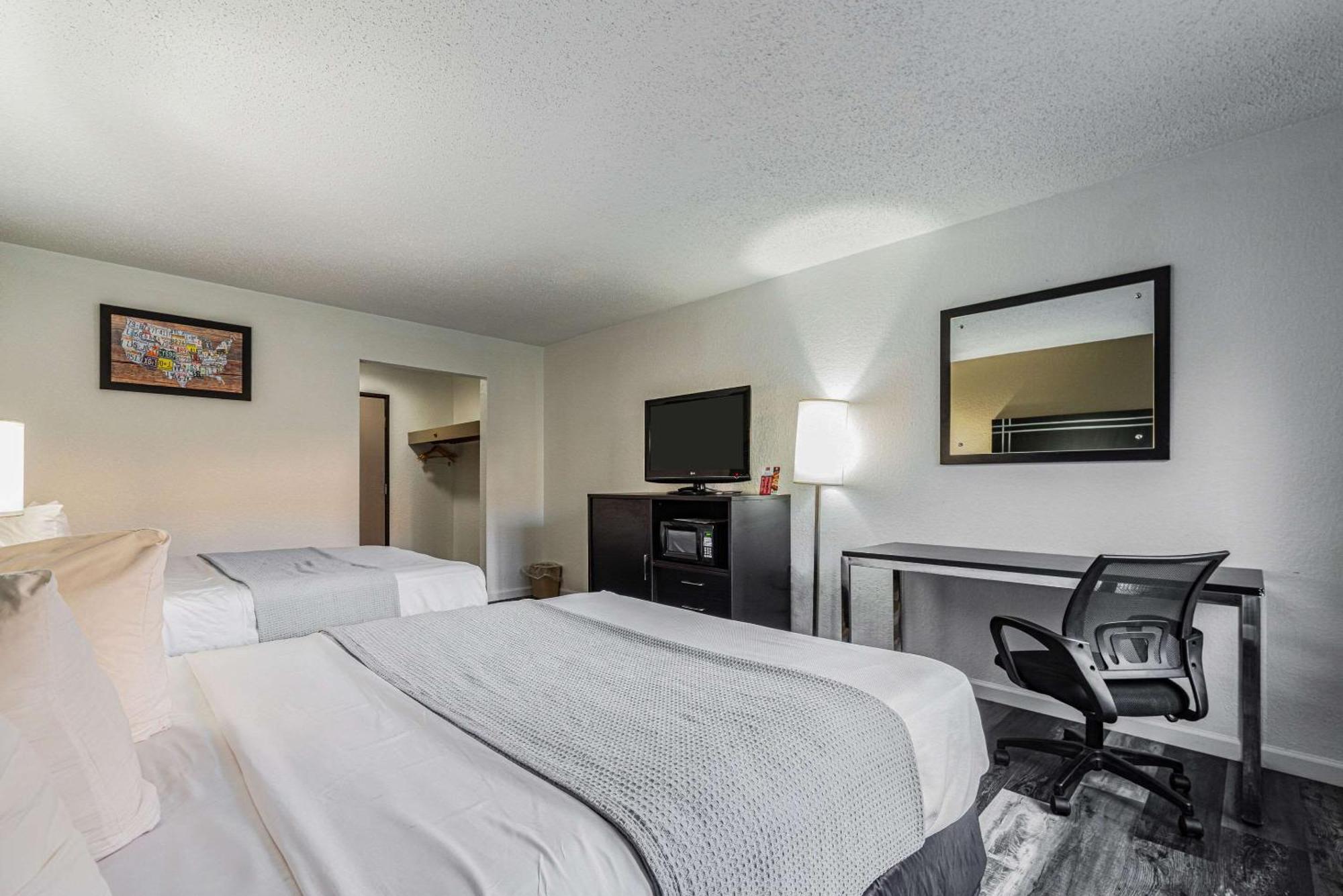 Econo Lodge Cleveland Southeast - Kent Стритсборо Экстерьер фото