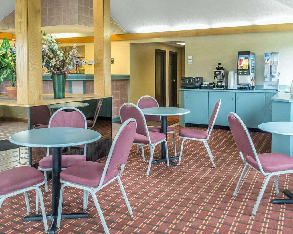 Econo Lodge Cleveland Southeast - Kent Стритсборо Ресторан фото